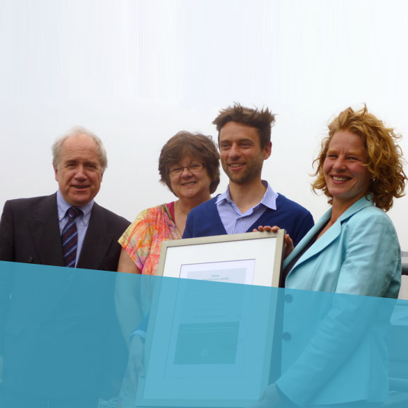Stijn Deborggraeve receives Merial Award